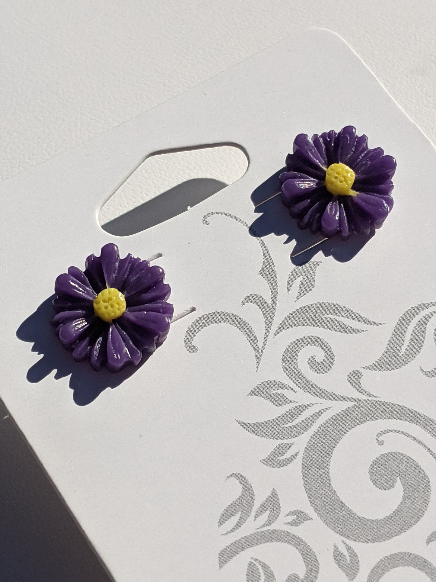 Purple Mum Daisy Flower Stud Earrings