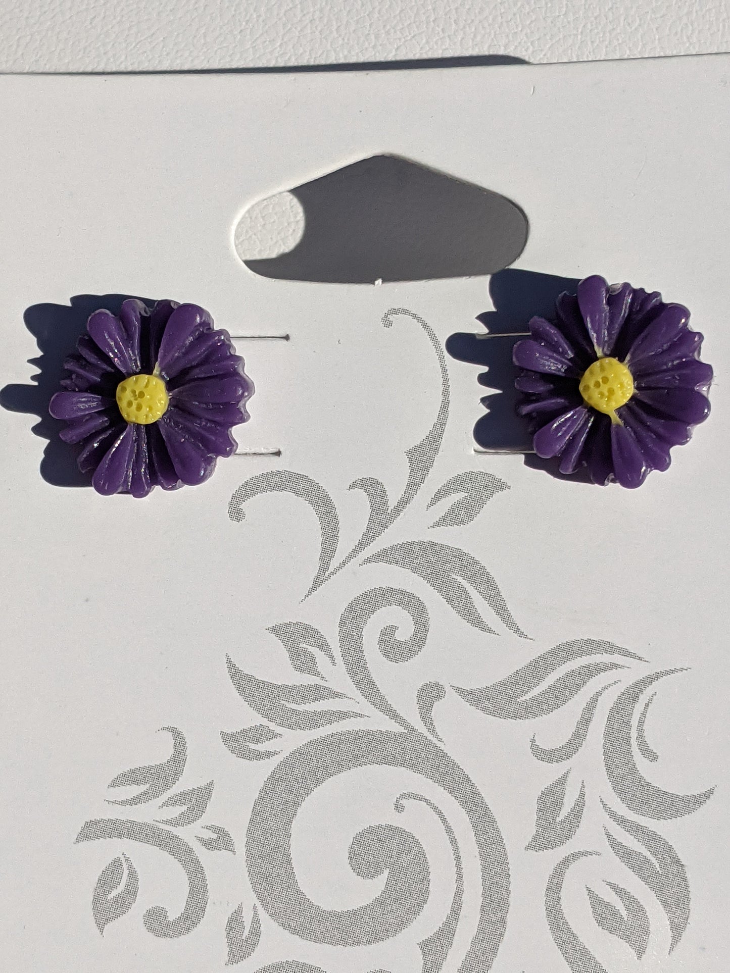 Purple Mum Daisy Flower Stud Earrings
