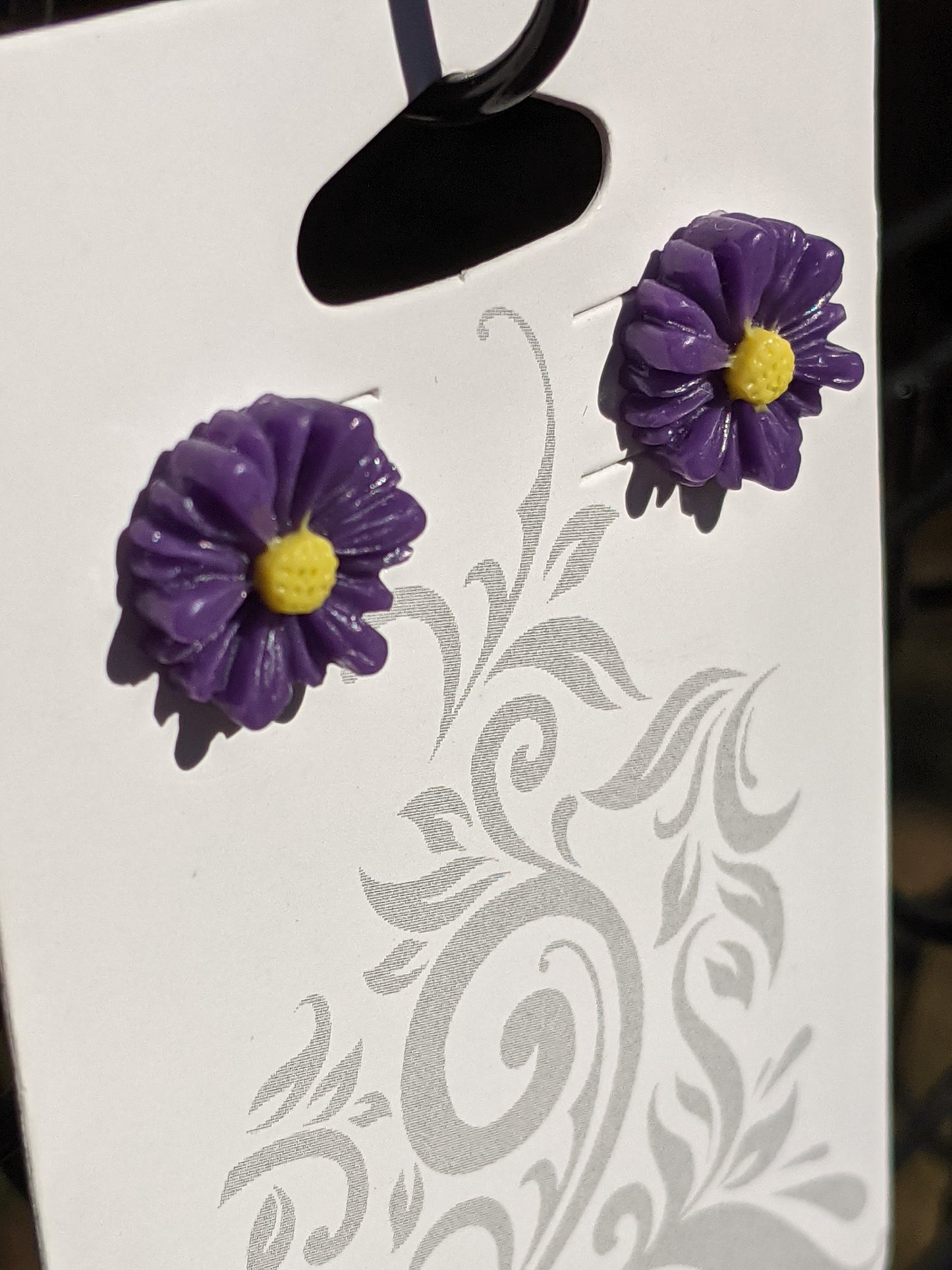 Purple Mum Daisy Flower Stud Earrings