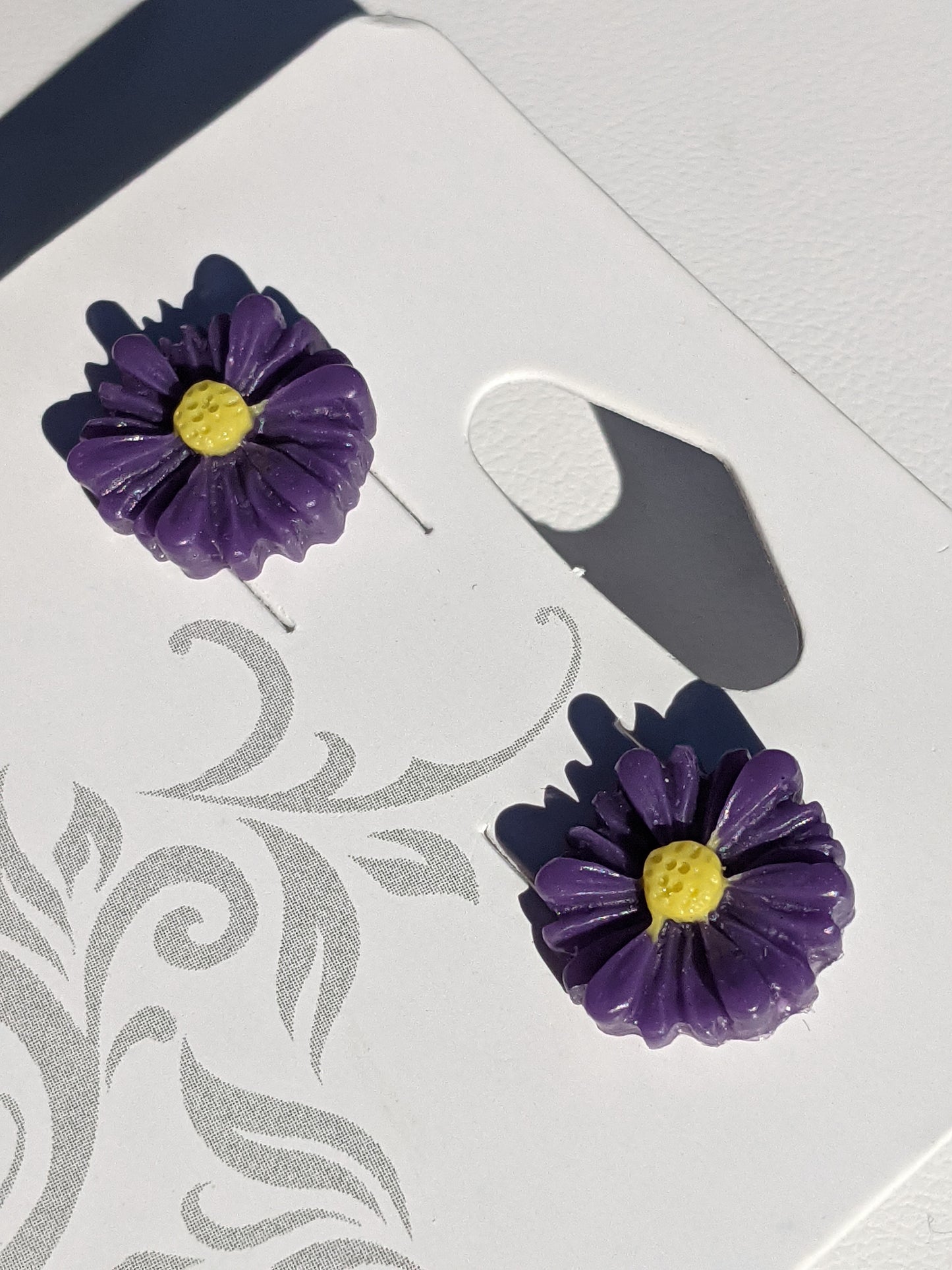 Purple Mum Daisy Flower Stud Earrings