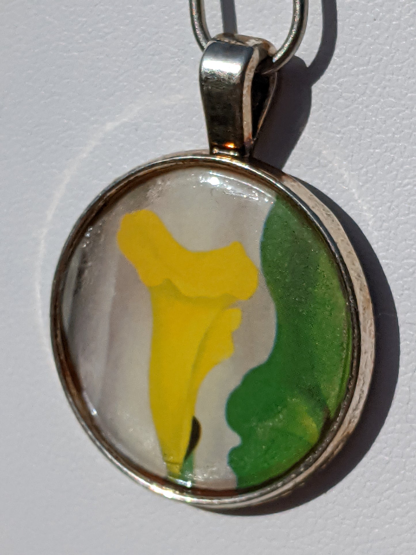 Georgia O'Keeffe Yellow Lily Print Silver-tone Pendant