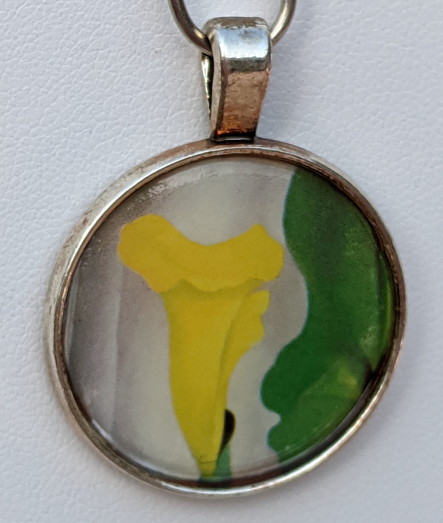 Georgia O'Keeffe Yellow Lily Print Silver-tone Pendant